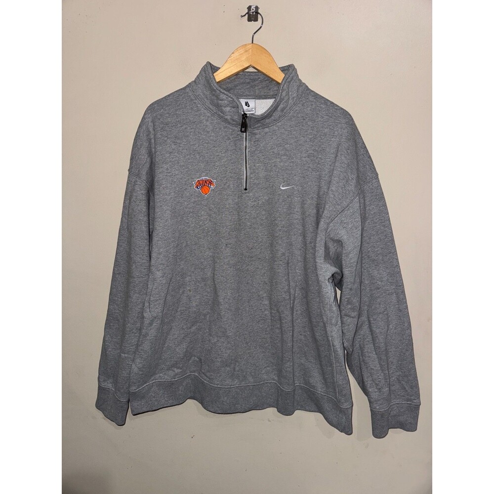 Men 2XL Nike NBA New York Knicks Team Issue 1/2 Zip Solo Swoosh Pullover Sweater